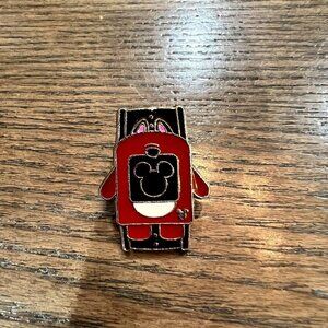 💛 (5/$35) - DISNEY 2014 Hidden Mickey Character MagicBands Series Pin: Chip 5/5